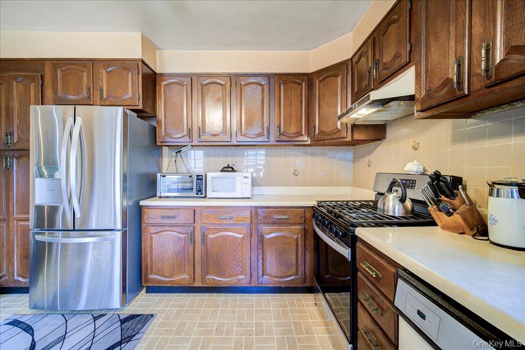 5 Maple Street Property Photo 13