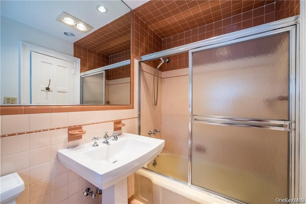 25 Jerome Avenue Property Photo 17