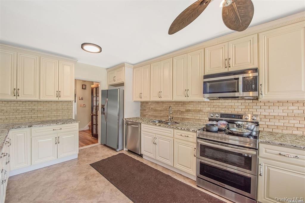 986 Peninsula Boulevard Property Photo 4