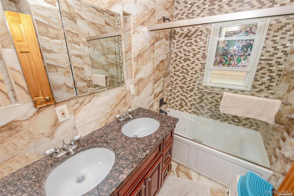 986 Peninsula Boulevard Property Photo 5