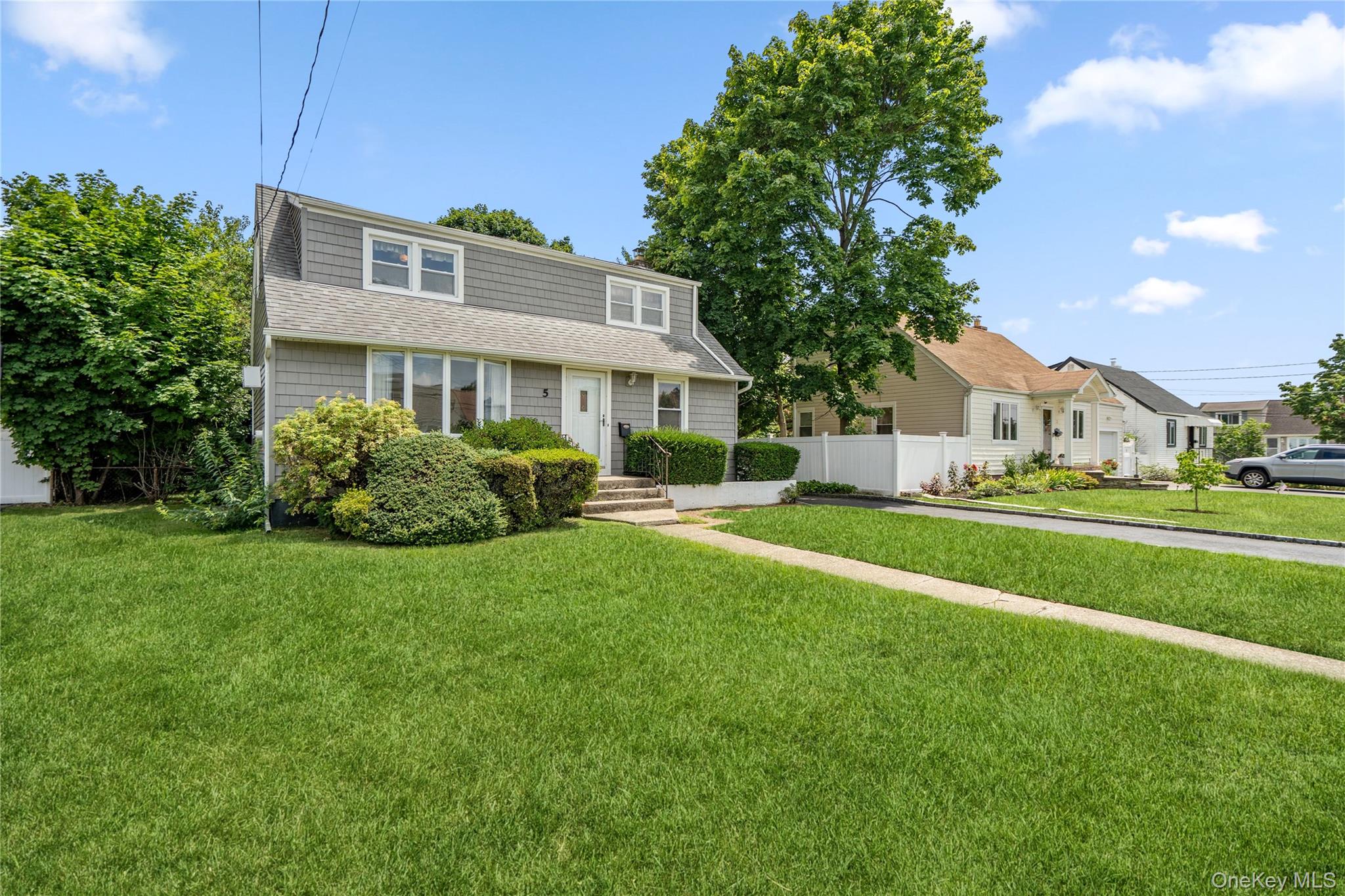 5 Center Court Property Photo 1