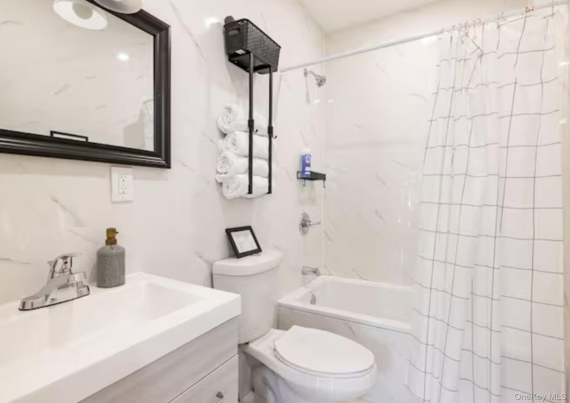 107 Utica Property Photo 8