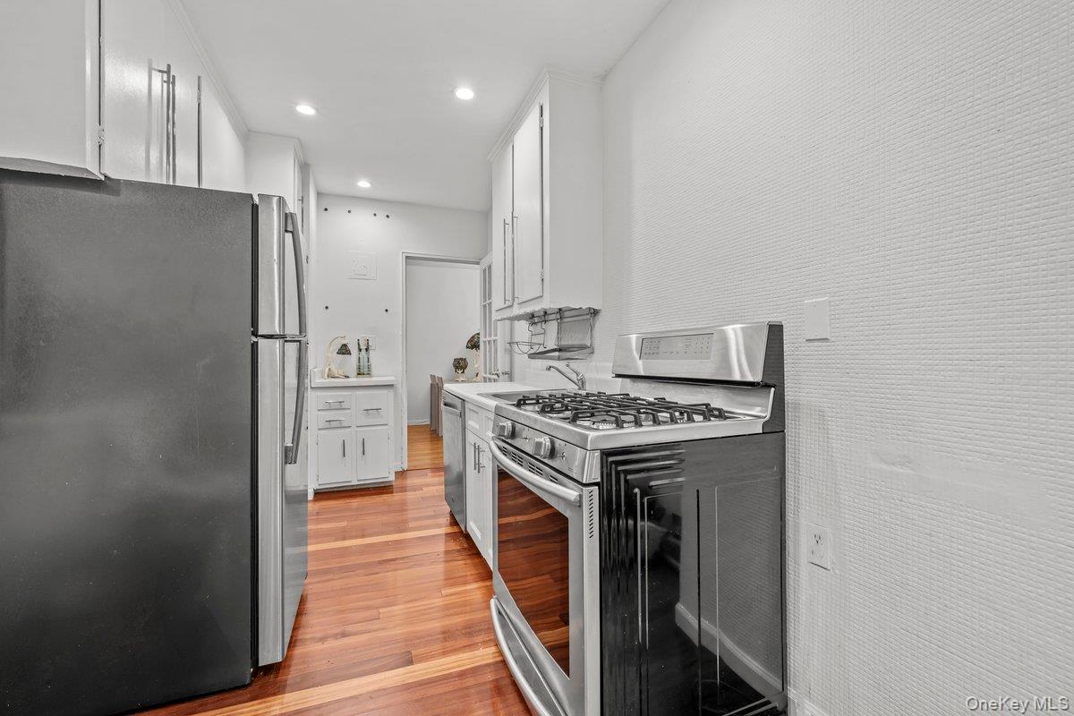 517 Riverdale Avenue 4d Property Photo 4