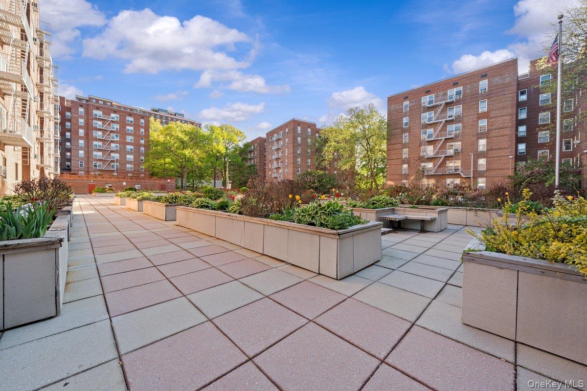 517 Riverdale Avenue 4d Property Photo 11