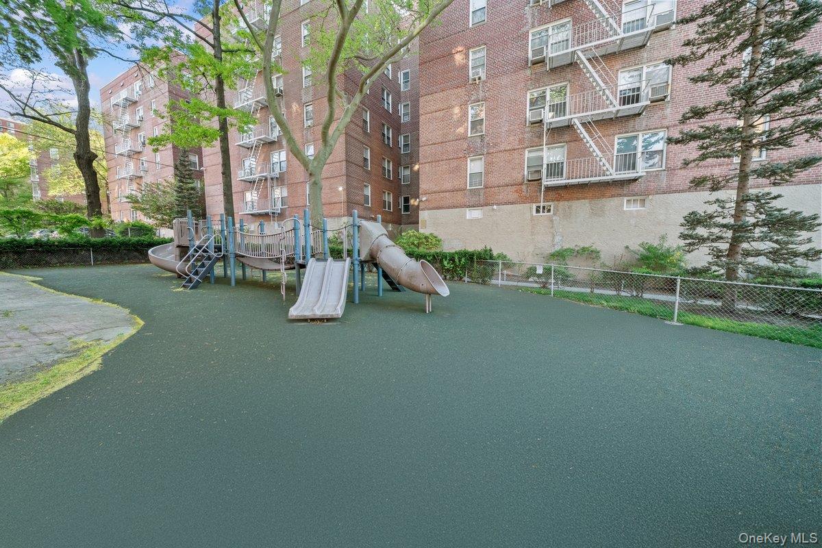 517 Riverdale Avenue 4d Property Photo 13