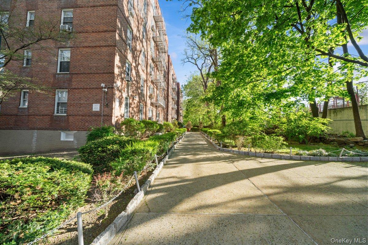 517 Riverdale Avenue 4d Property Photo 14