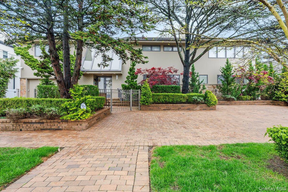 40 Cayuga Avenue Property Photo 1