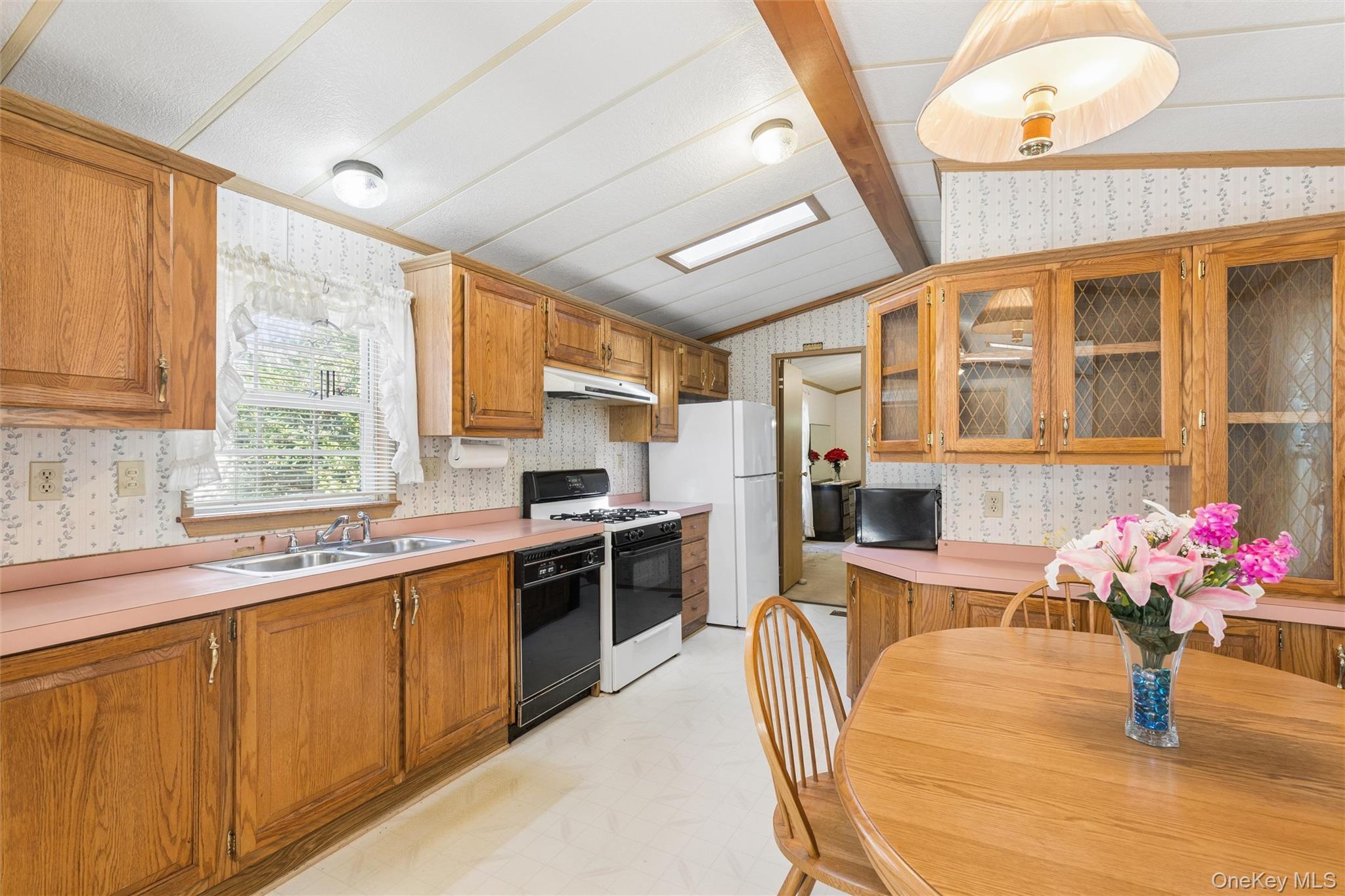 1661 Old Country Road 254 Property Photo 4