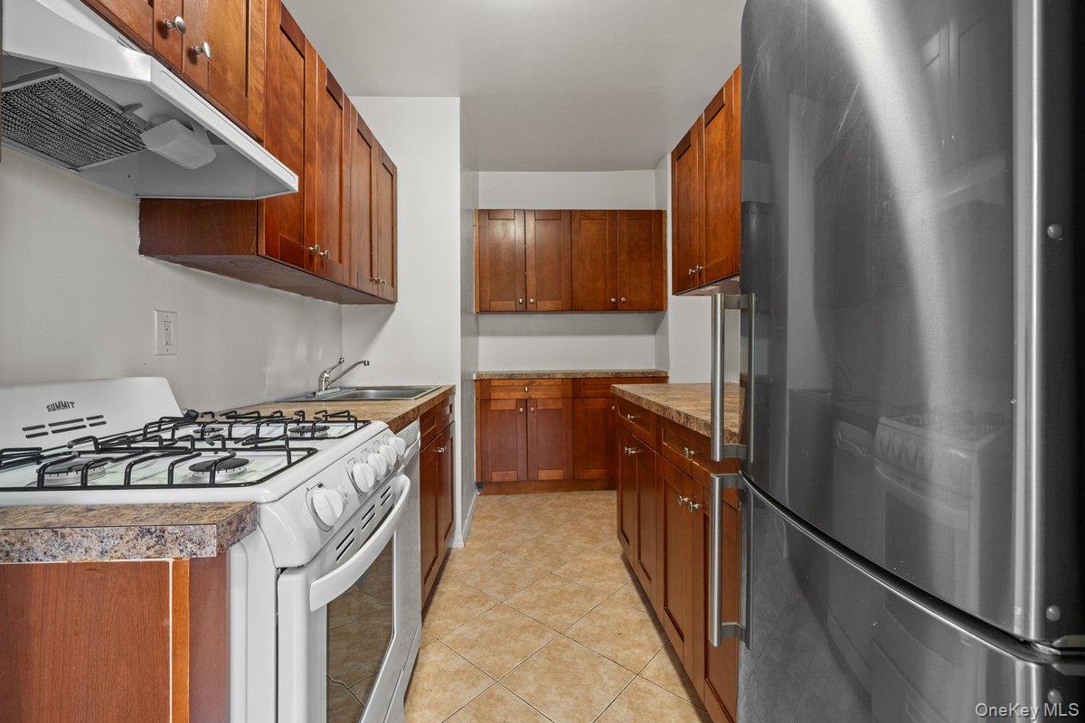 735 Kappock Street 7b Property Photo 6