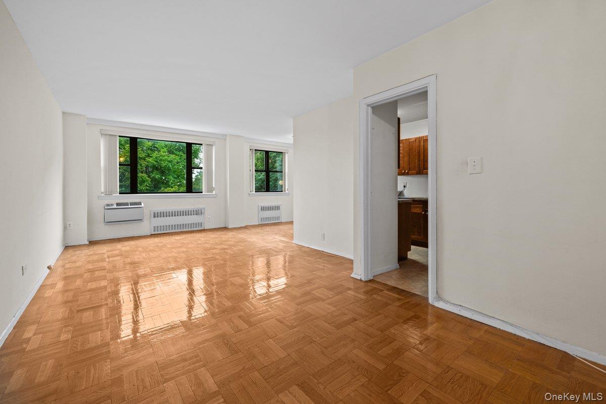 735 Kappock Street 7b Property Photo 9