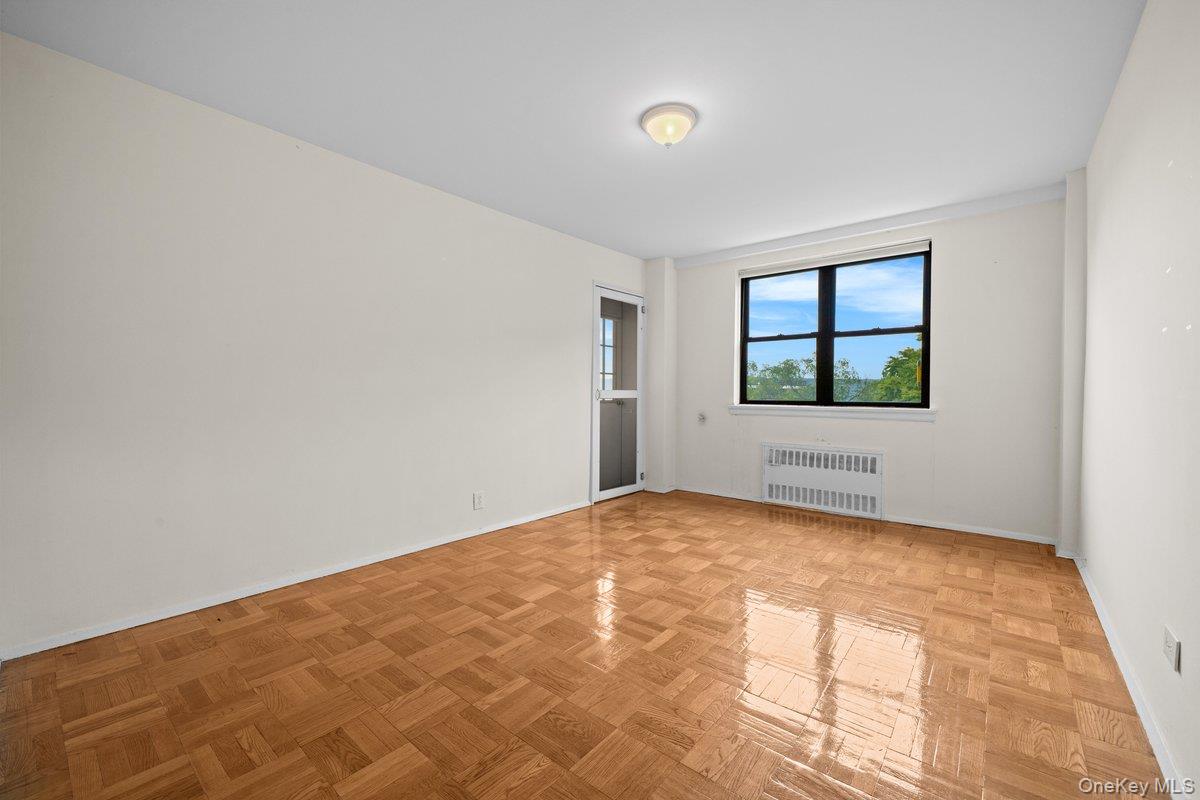 735 Kappock Street 7b Property Photo 10