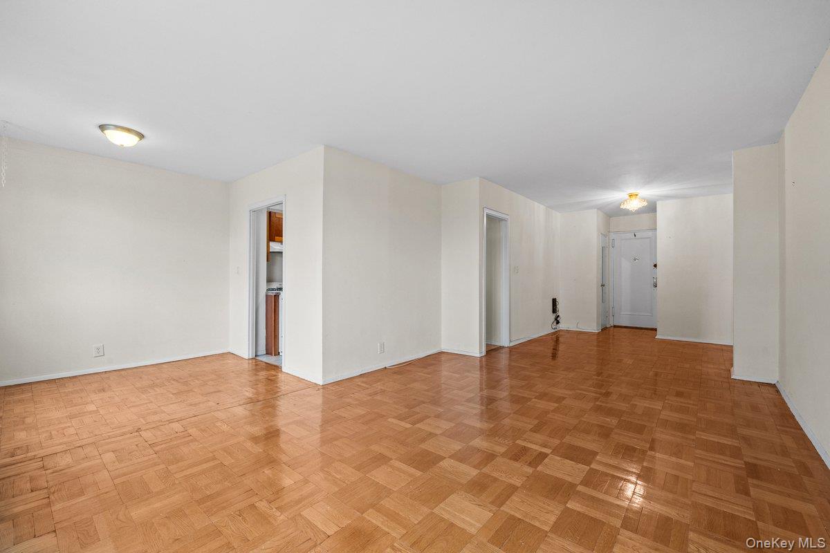 735 Kappock Street 7b Property Photo 13