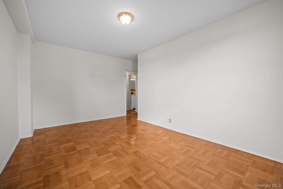 735 Kappock Street 7b Property Photo 14