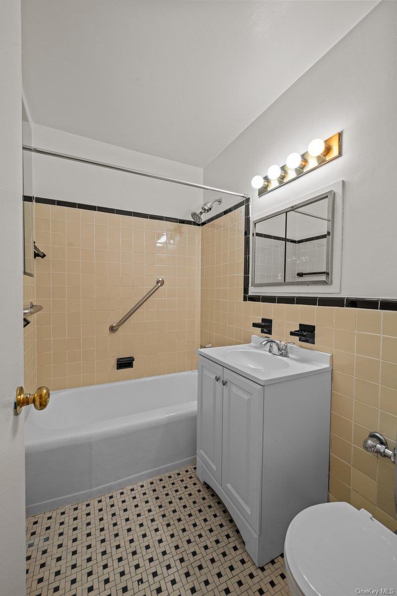 735 Kappock Street 7b Property Photo 15