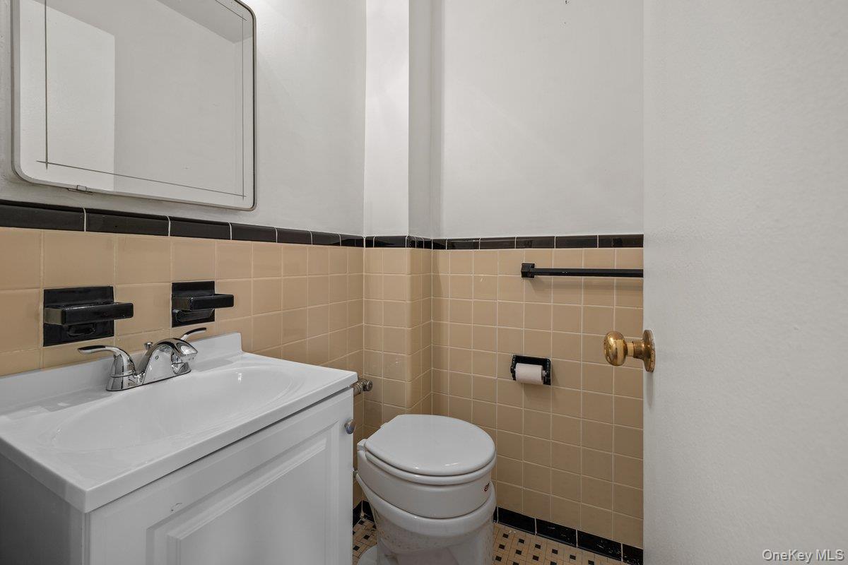 735 Kappock Street 7b Property Photo 16