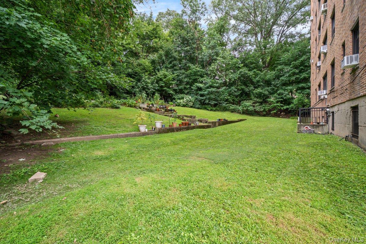 735 Kappock Street 7b Property Photo 17