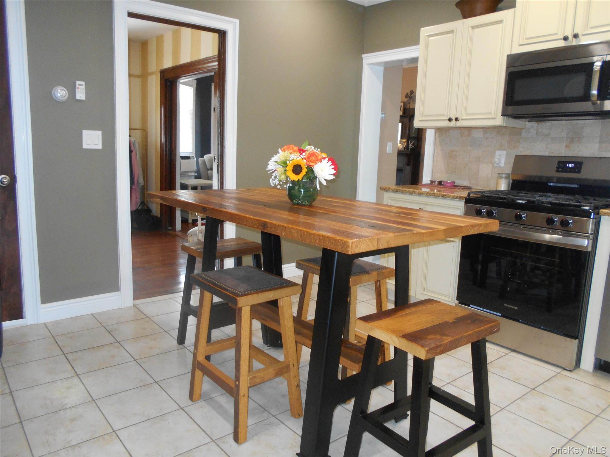 28 Centre Avenue Property Photo 8