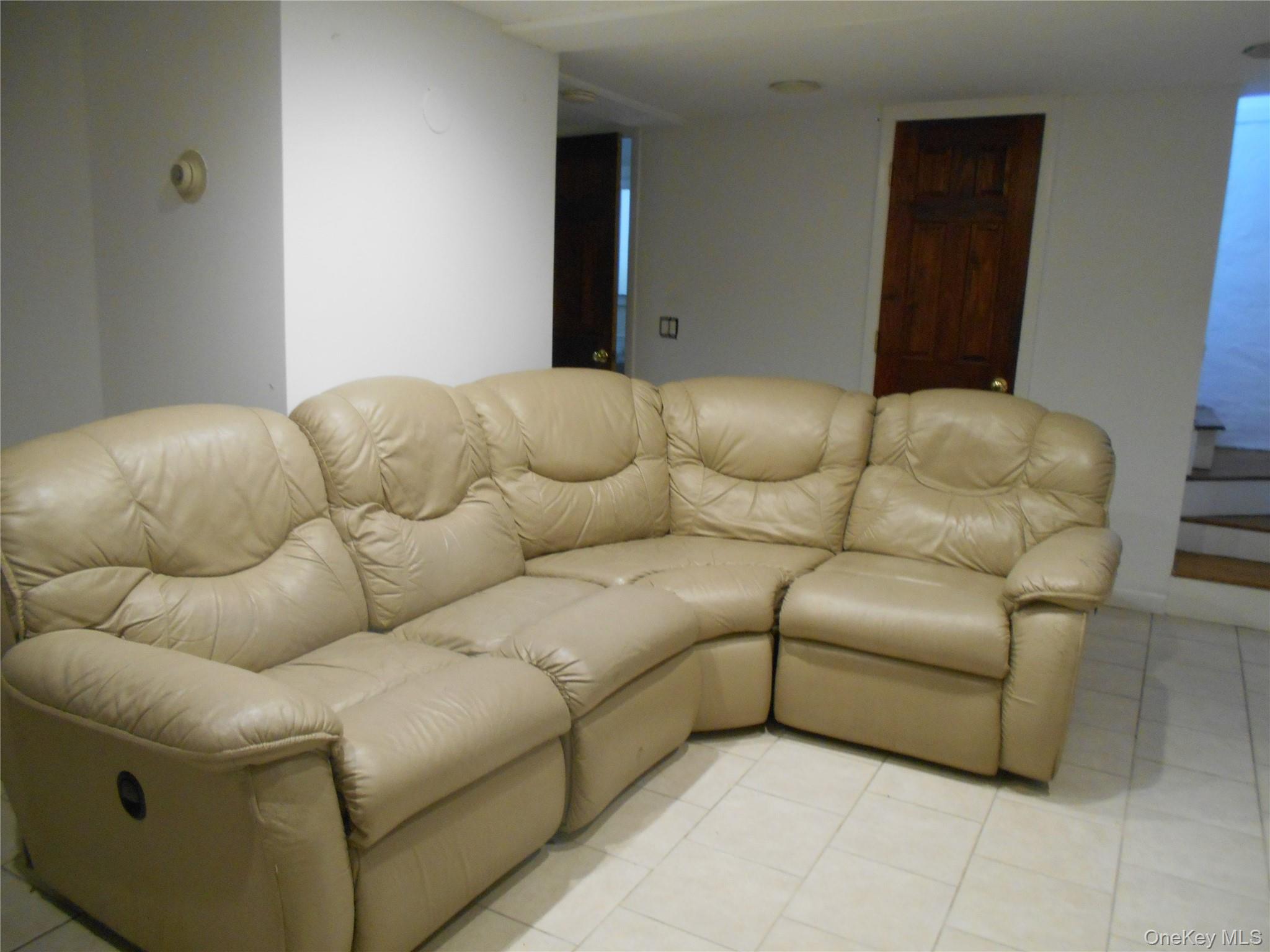 28 Centre Avenue Property Photo 18