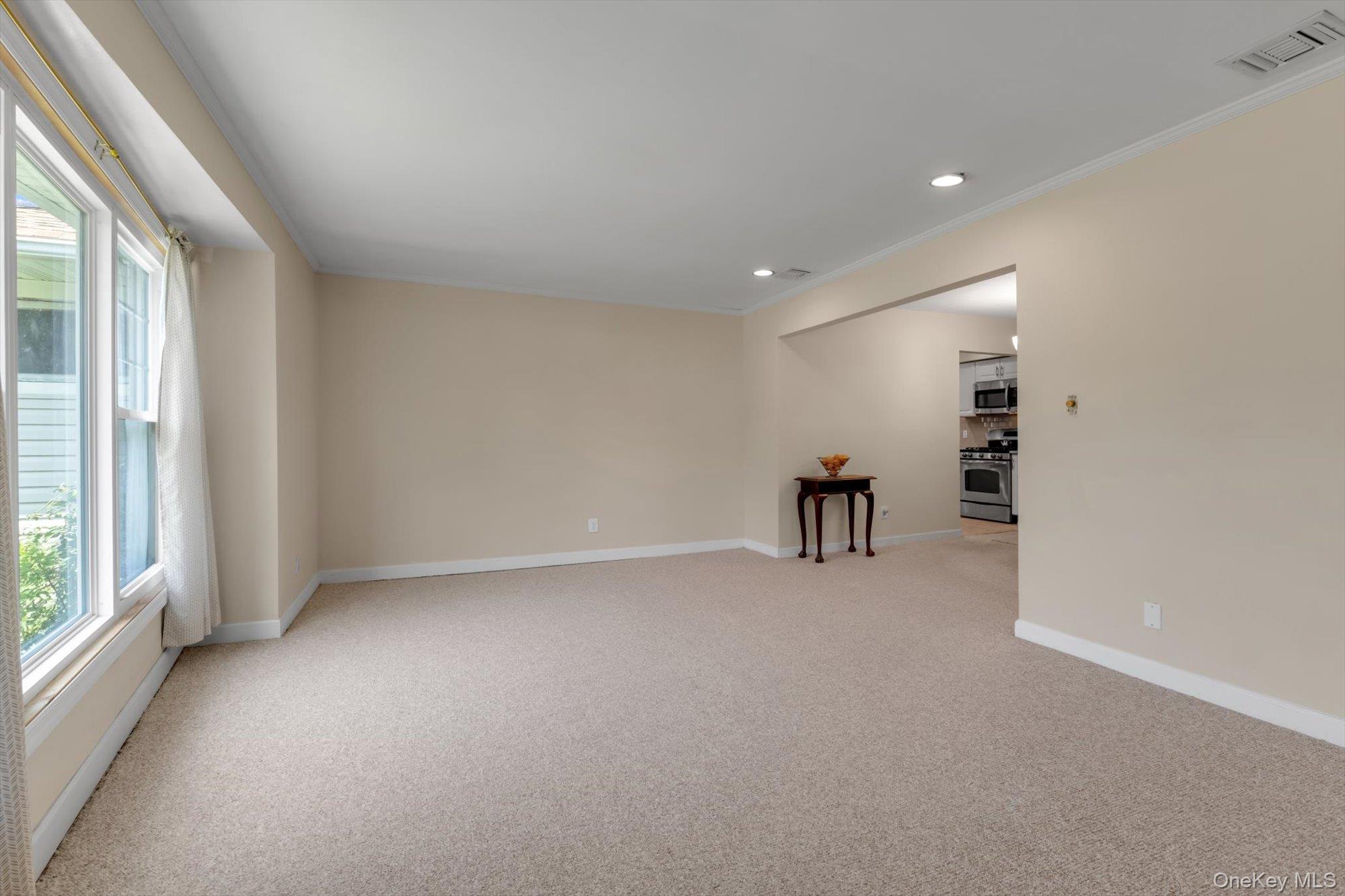 660 Franklin Boulevard Property Photo 4