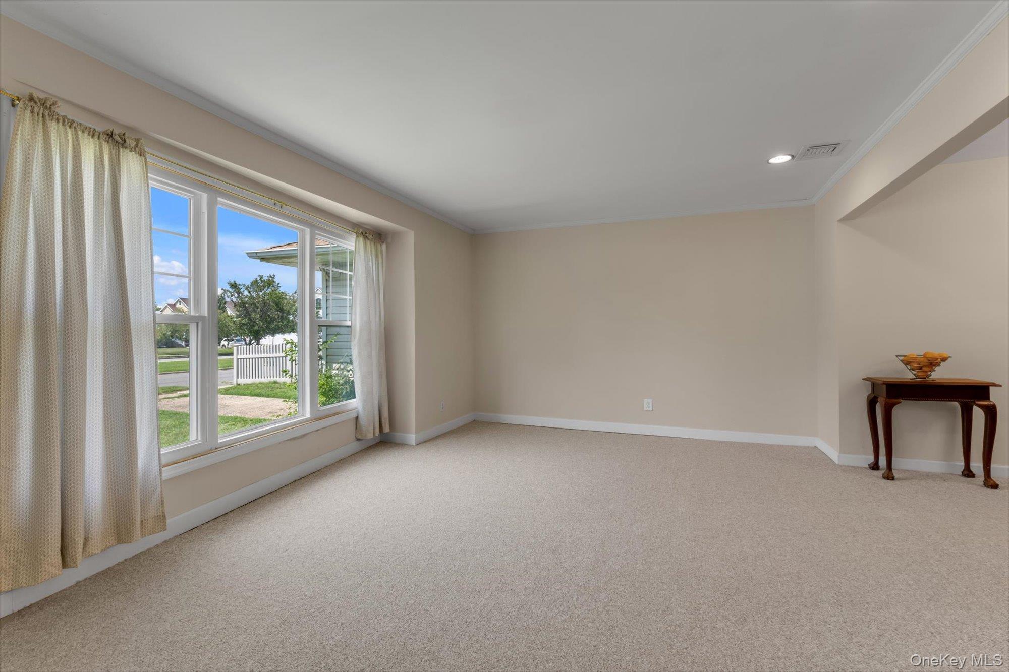 660 Franklin Boulevard Property Photo 6