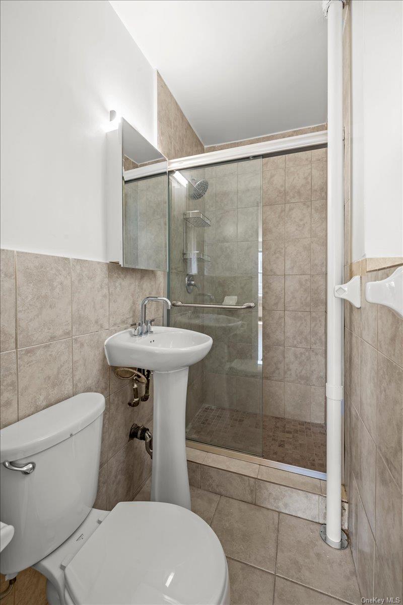 3720 Independence Avenue 5f Property Photo 17