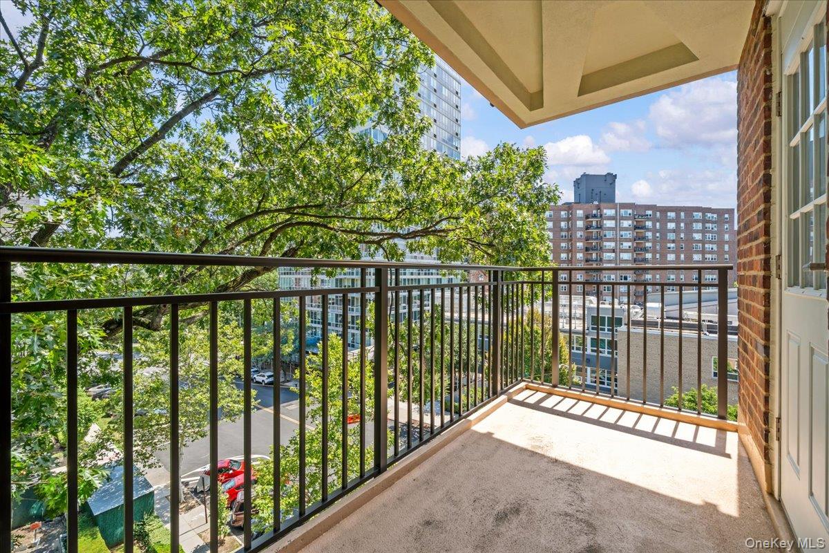 3720 Independence Avenue 5f Property Photo 18