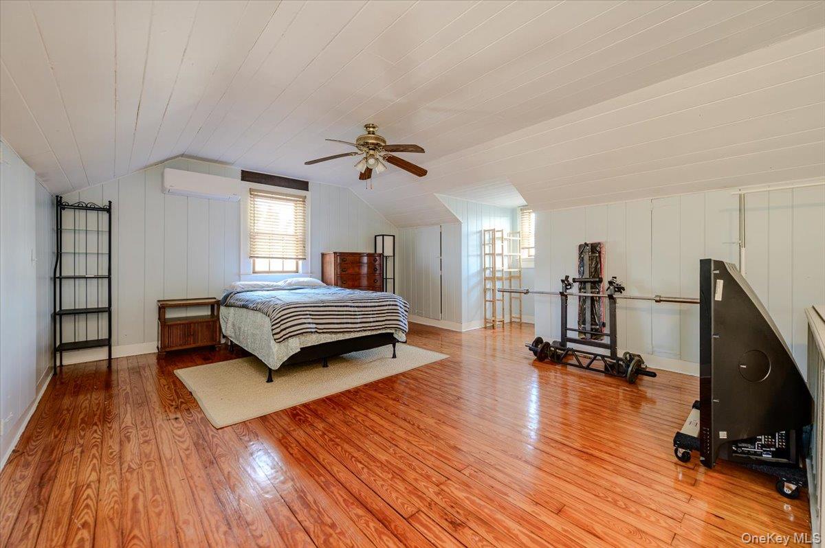 48 W 3rd Street Property Photo 16