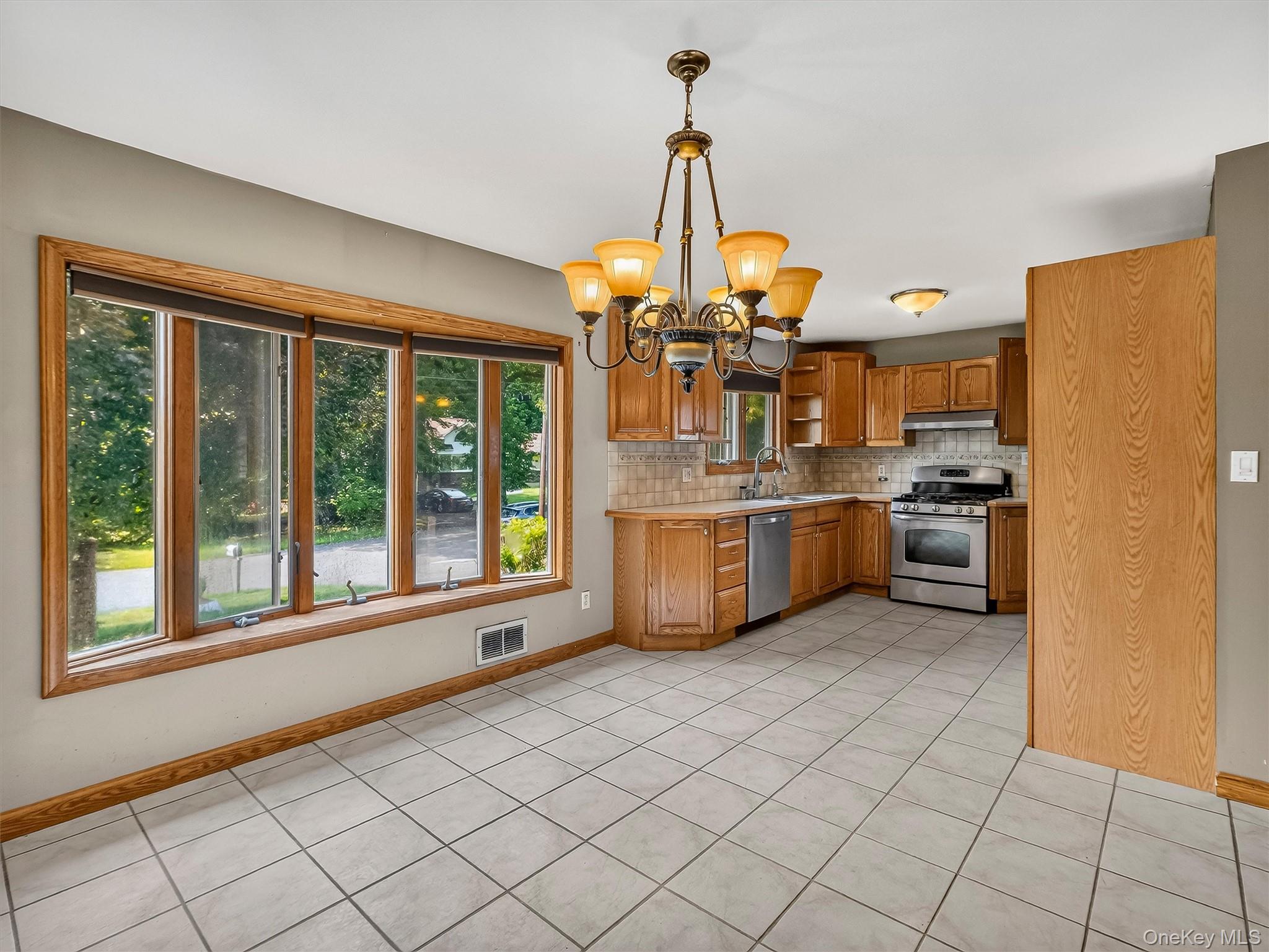12 Elmwood Drive Property Photo 6