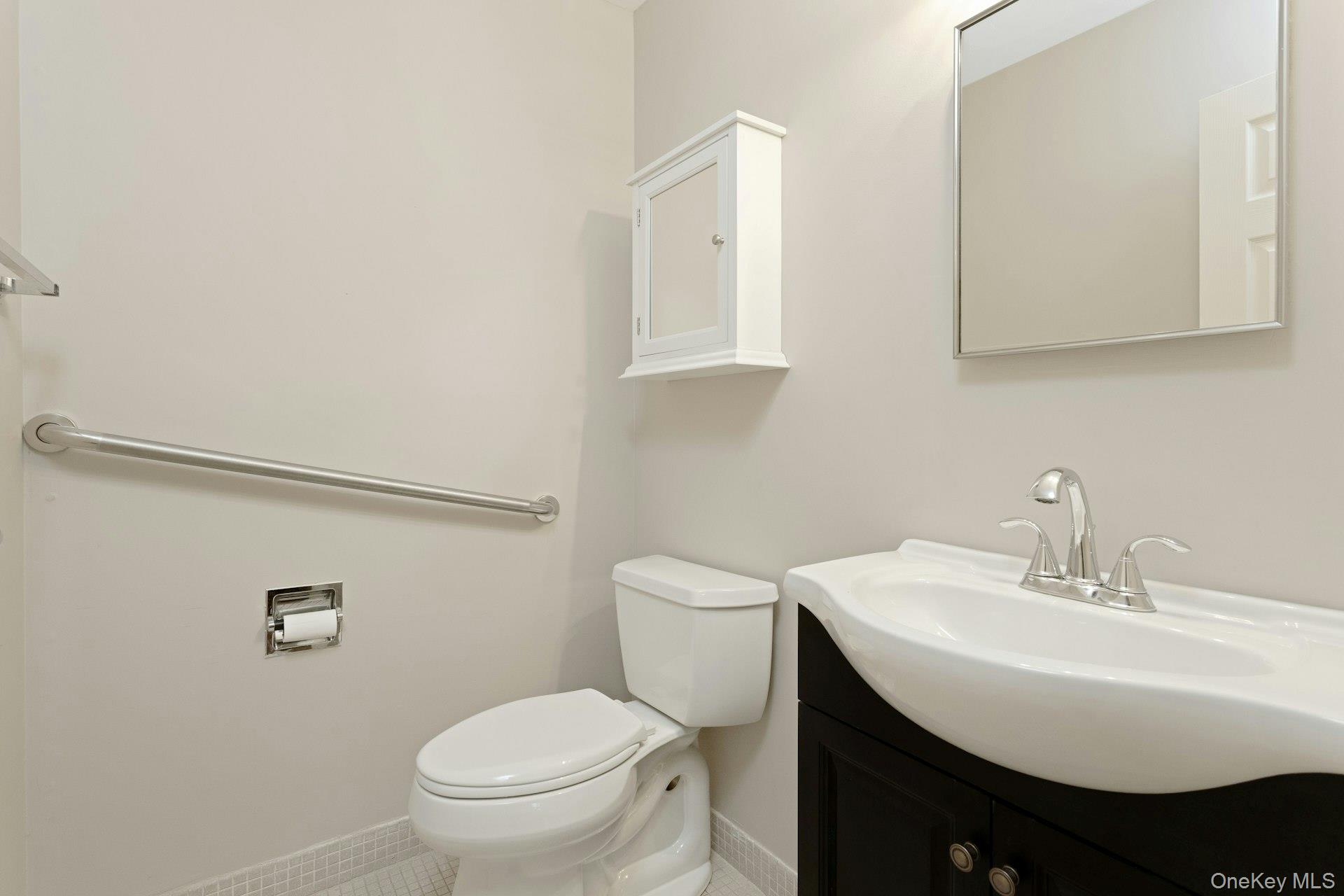 34 Warwick Place B Property Photo 12