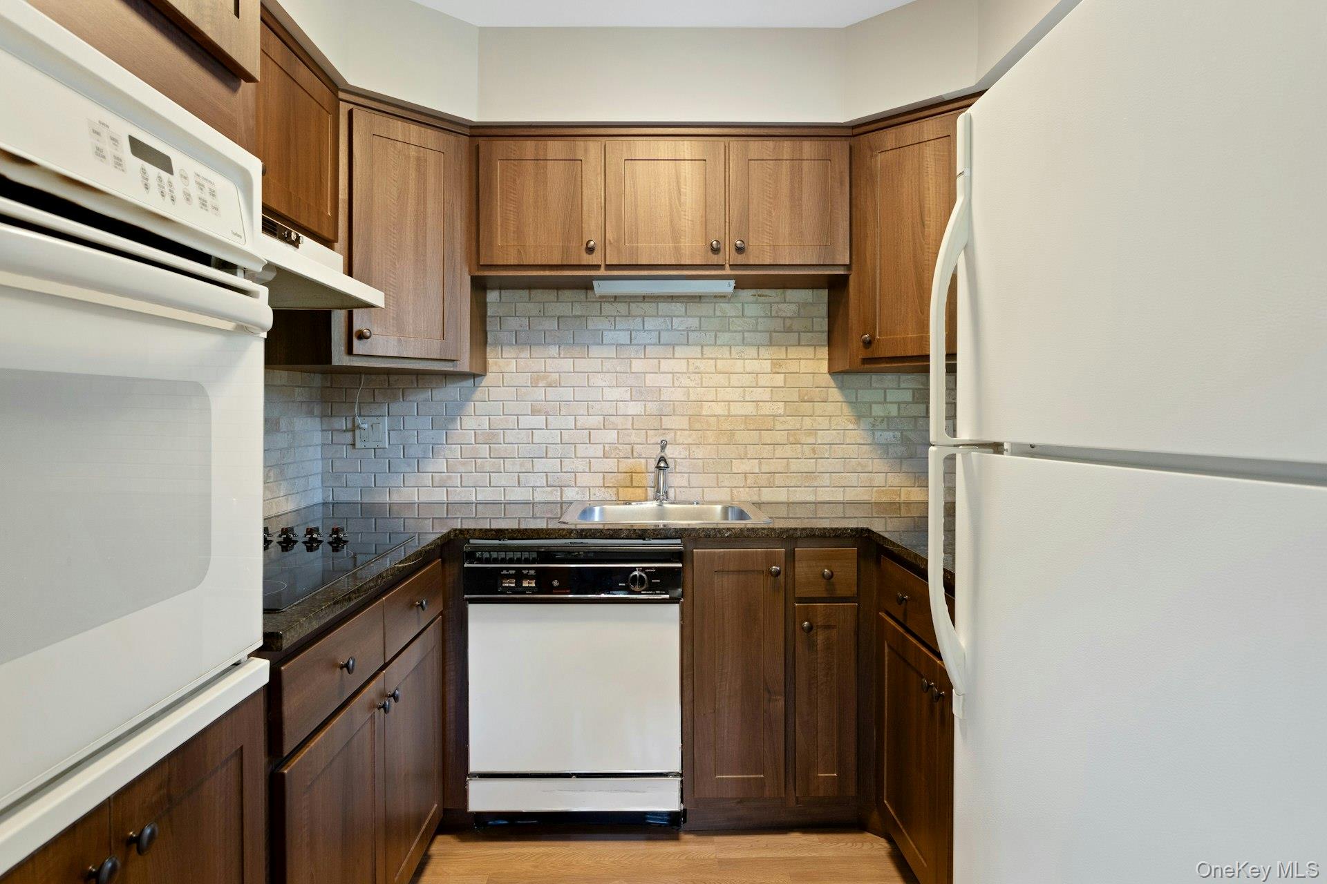 34 Warwick Place B Property Photo 15