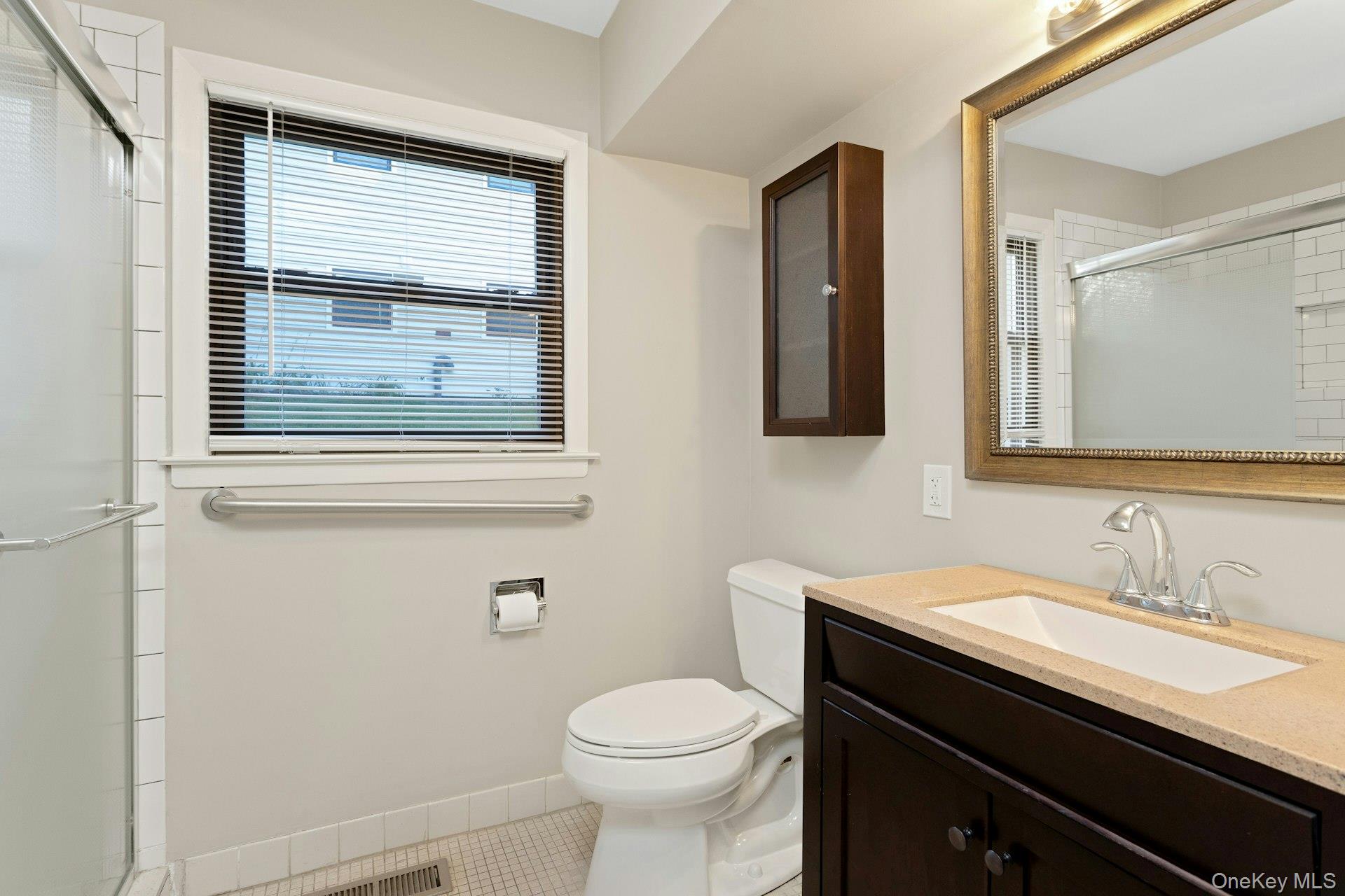 34 Warwick Place B Property Photo 19