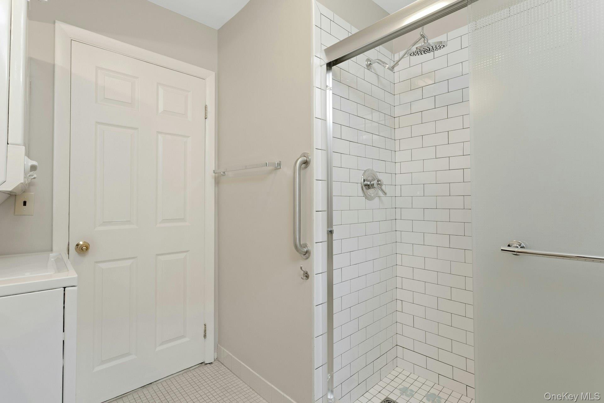 34 Warwick Place B Property Photo 20