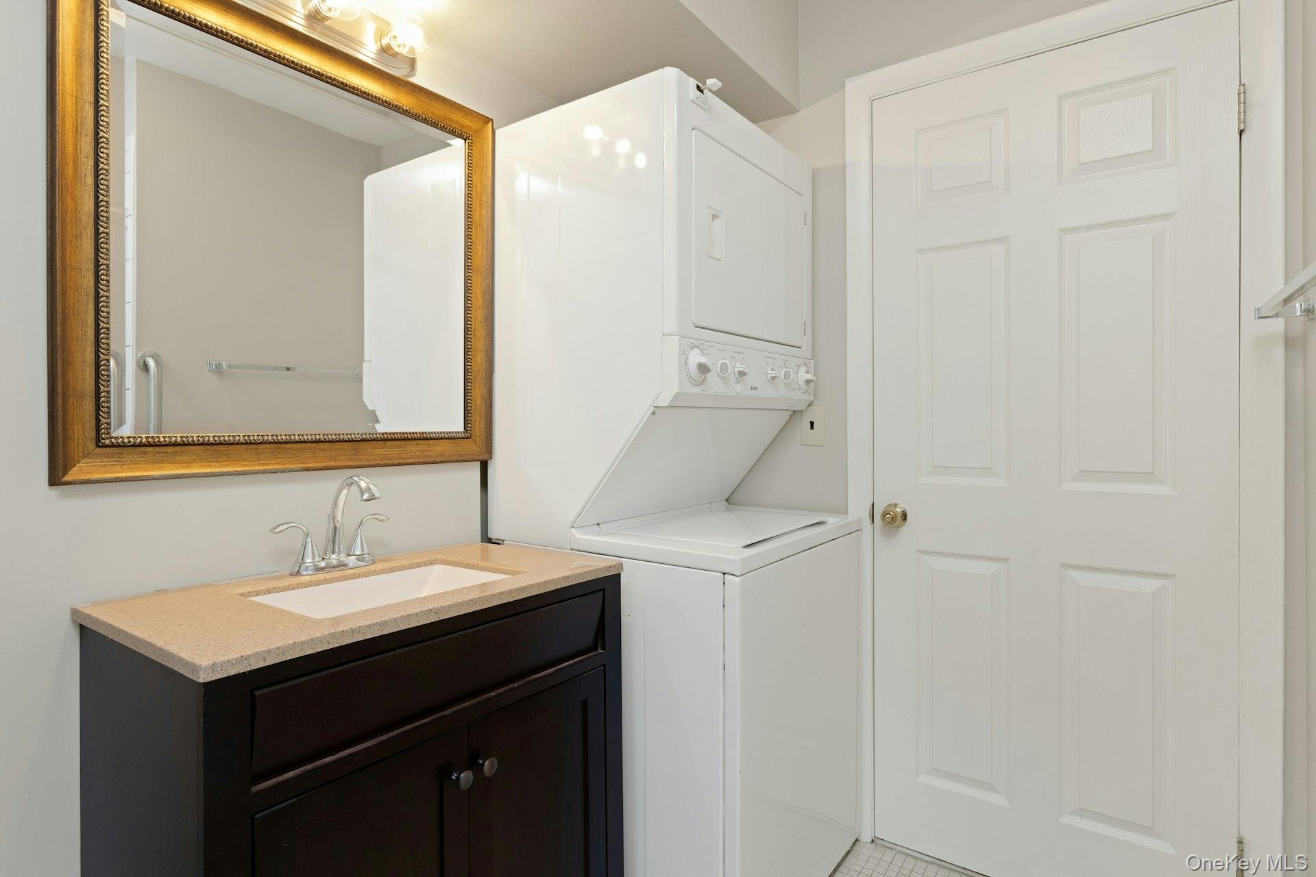 34 Warwick Place B Property Photo 21