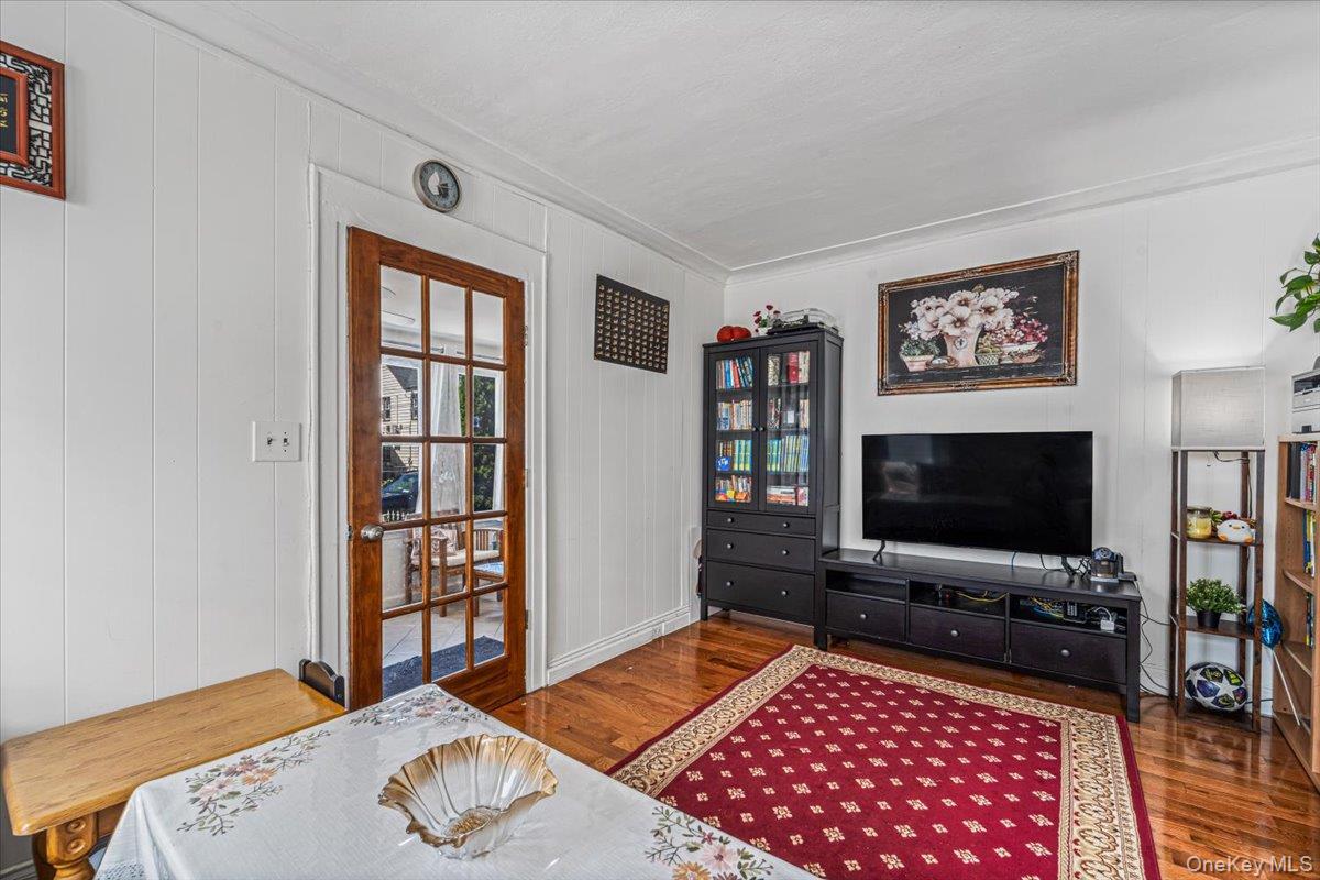 9039 201st Street Property Photo 4
