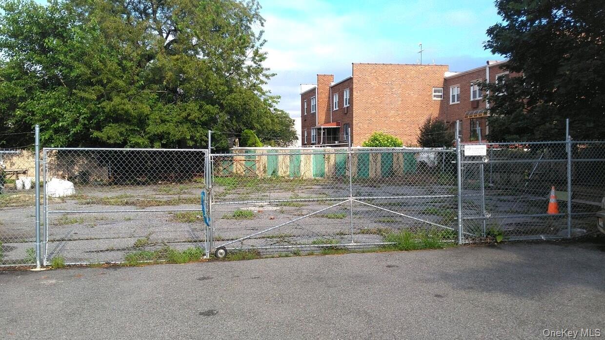 75-11 75-13 Metropolitan Avenue Property Photo 2