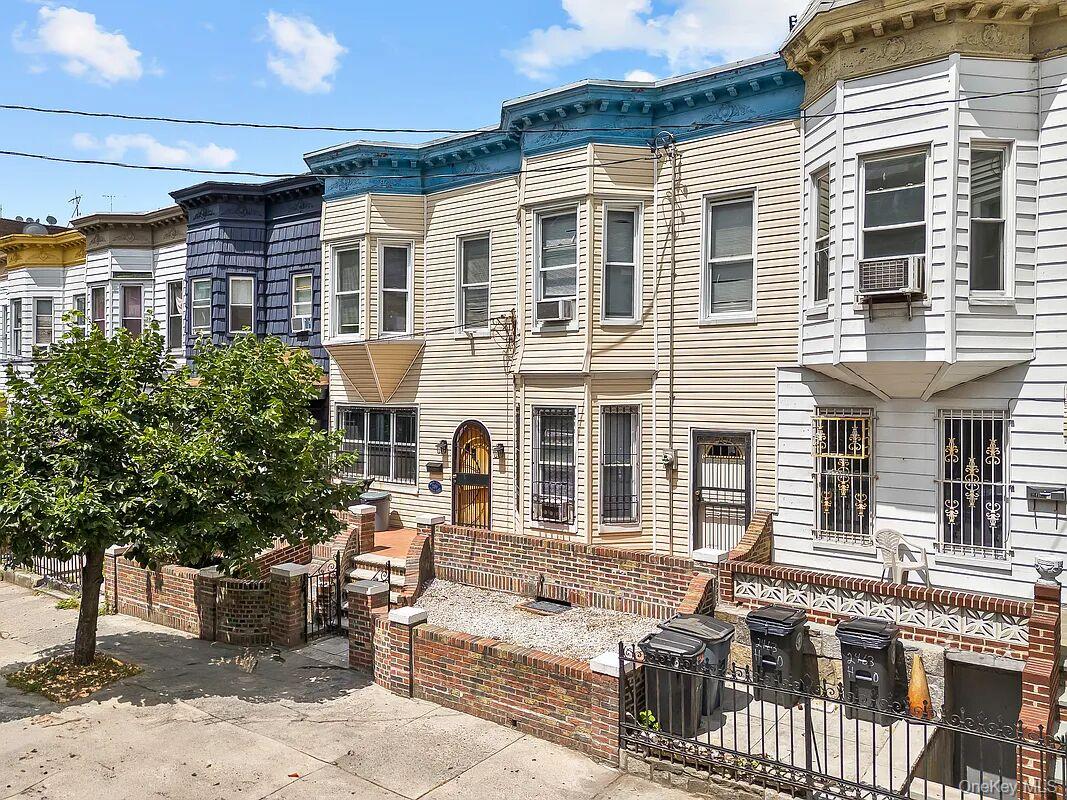 2459 Hoffman Street Property Photo 1