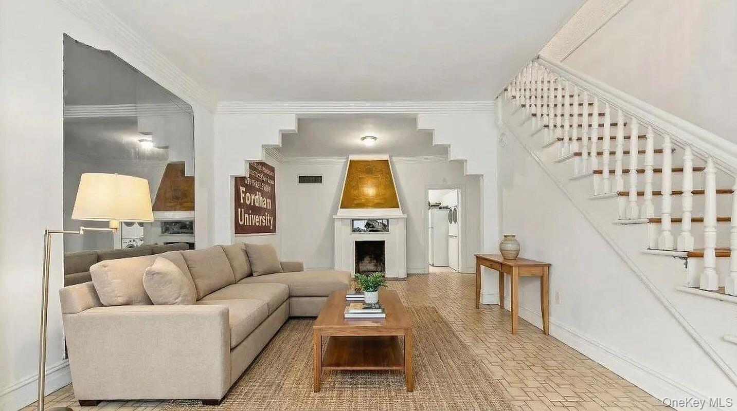 2459 Hoffman Street Property Photo 3