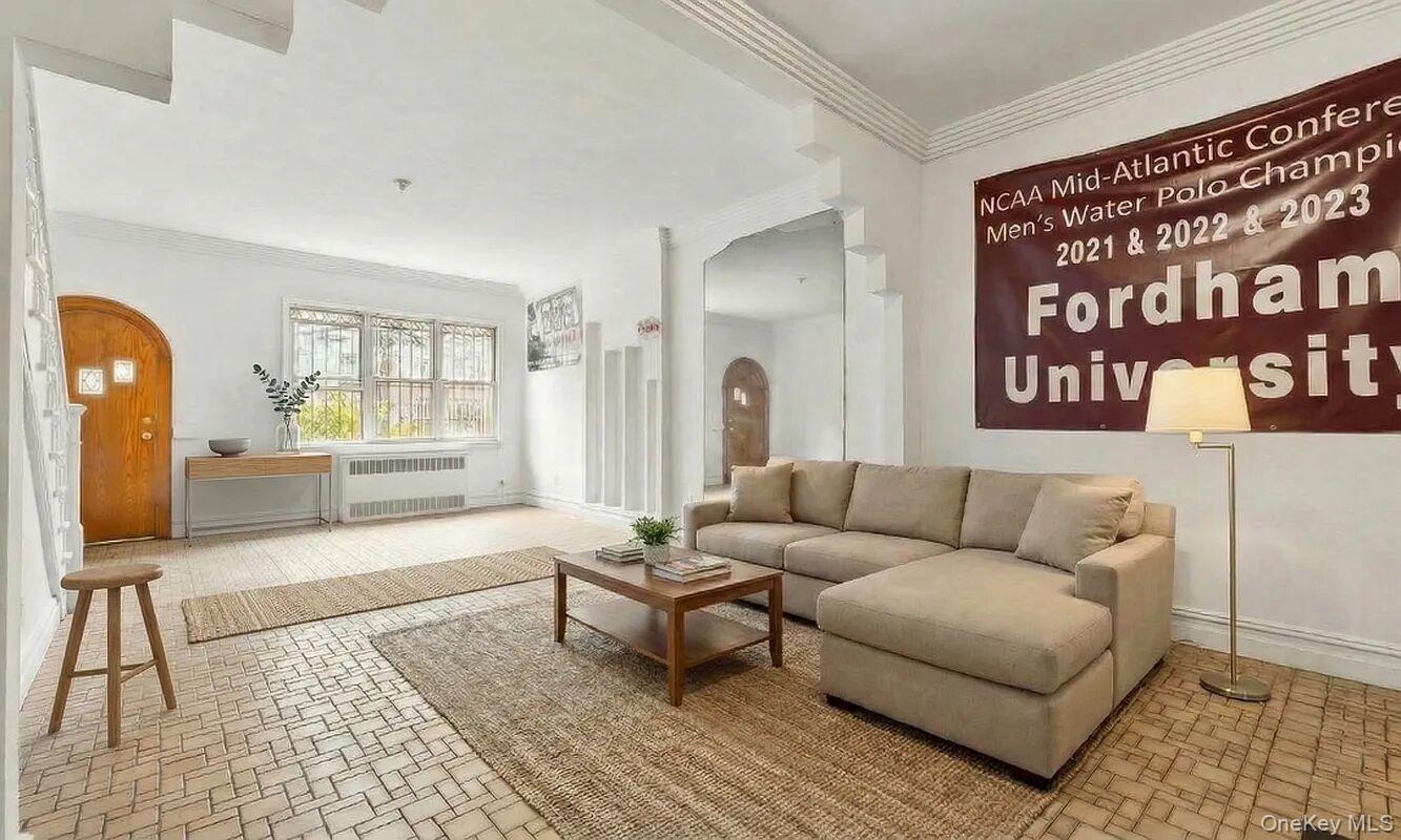 2459 Hoffman Street Property Photo 4