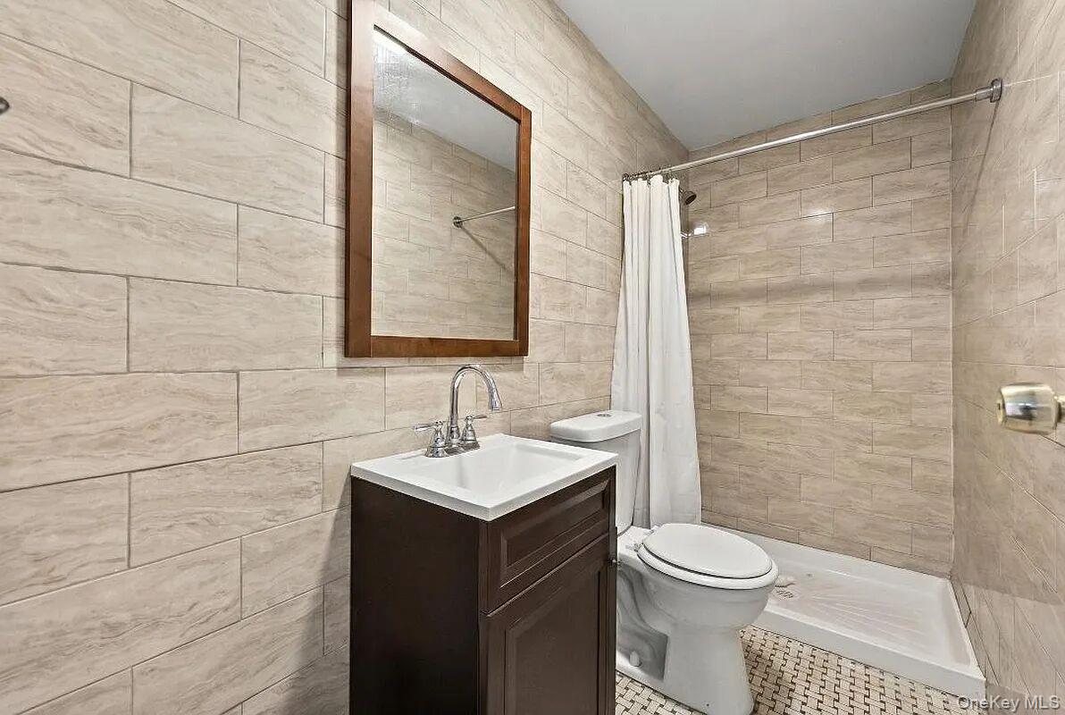 2459 Hoffman Street Property Photo 5