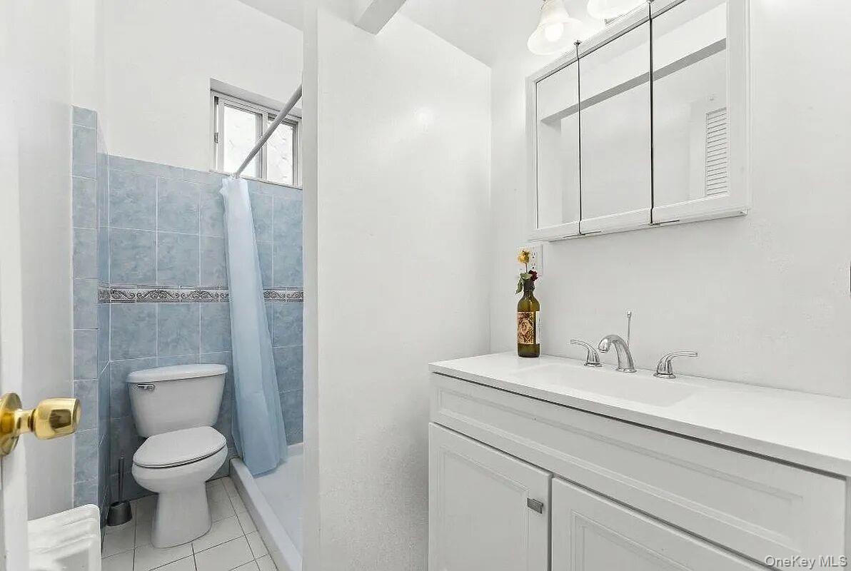 2459 Hoffman Street Property Photo 6