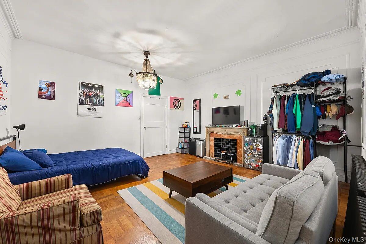 2459 Hoffman Street Property Photo 9