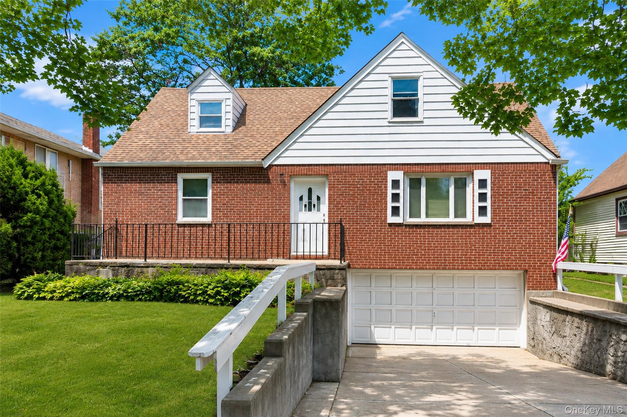 325 W Valley Stream Boulevard Property Photo 1