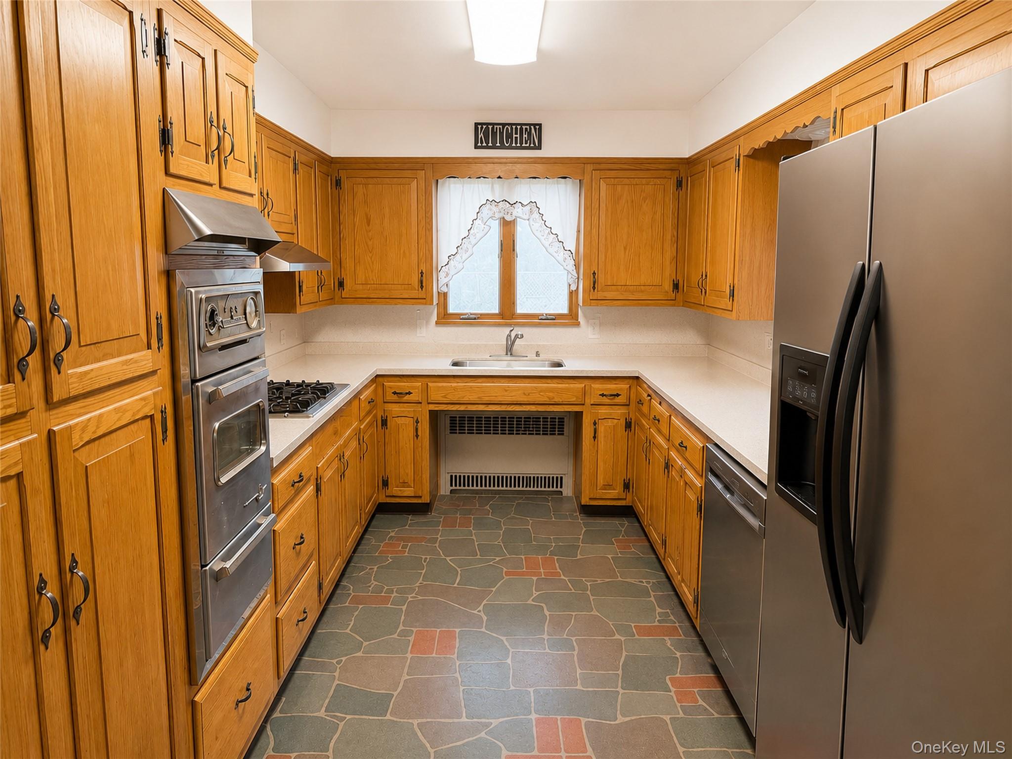 325 W Valley Stream Boulevard Property Photo 5