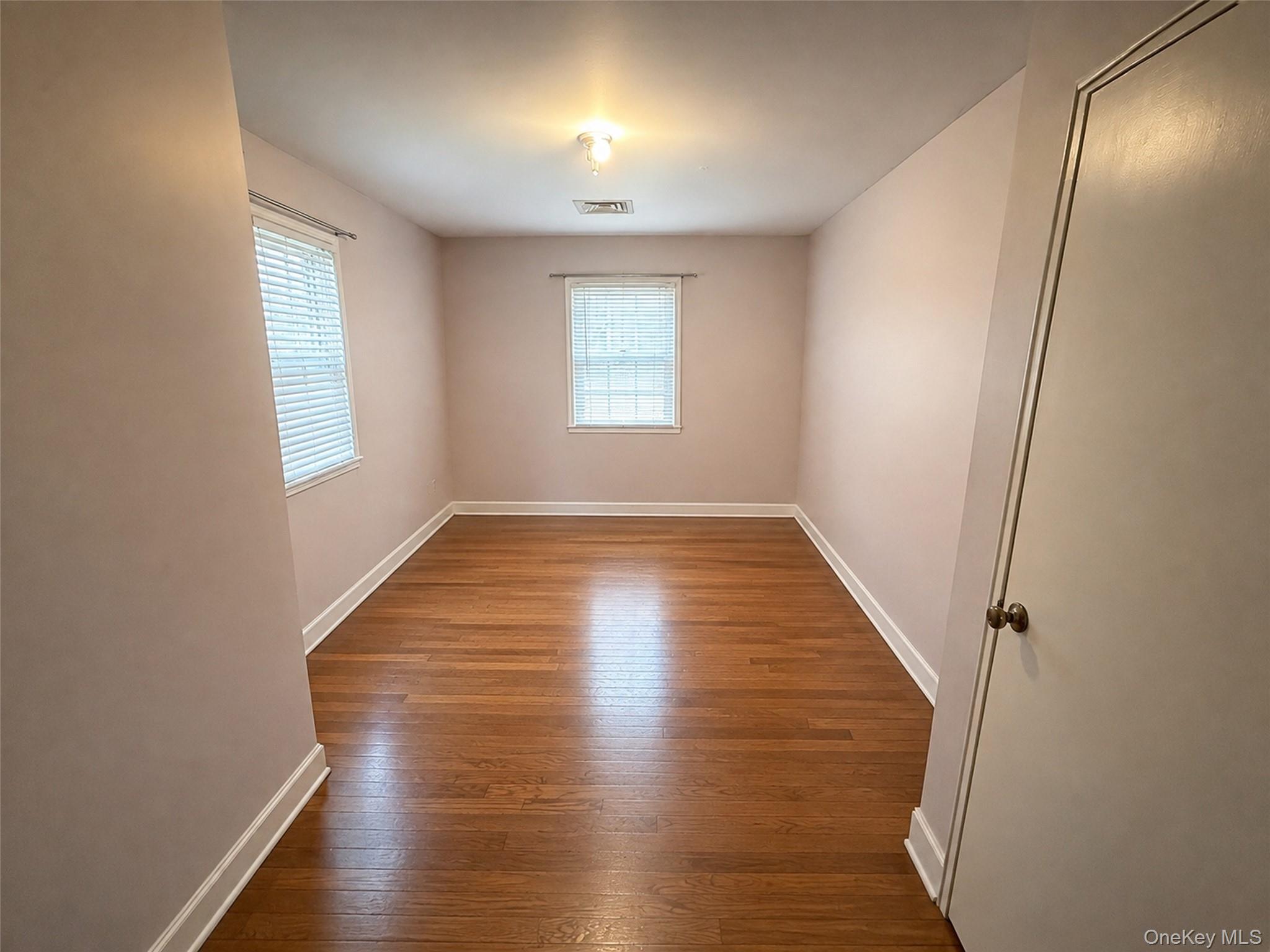 325 W Valley Stream Boulevard Property Photo 7