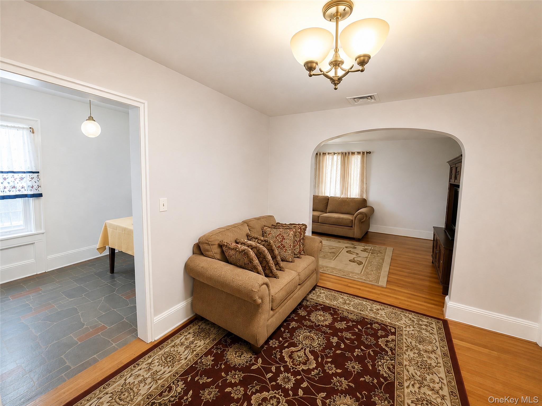 325 W Valley Stream Boulevard Property Photo 8