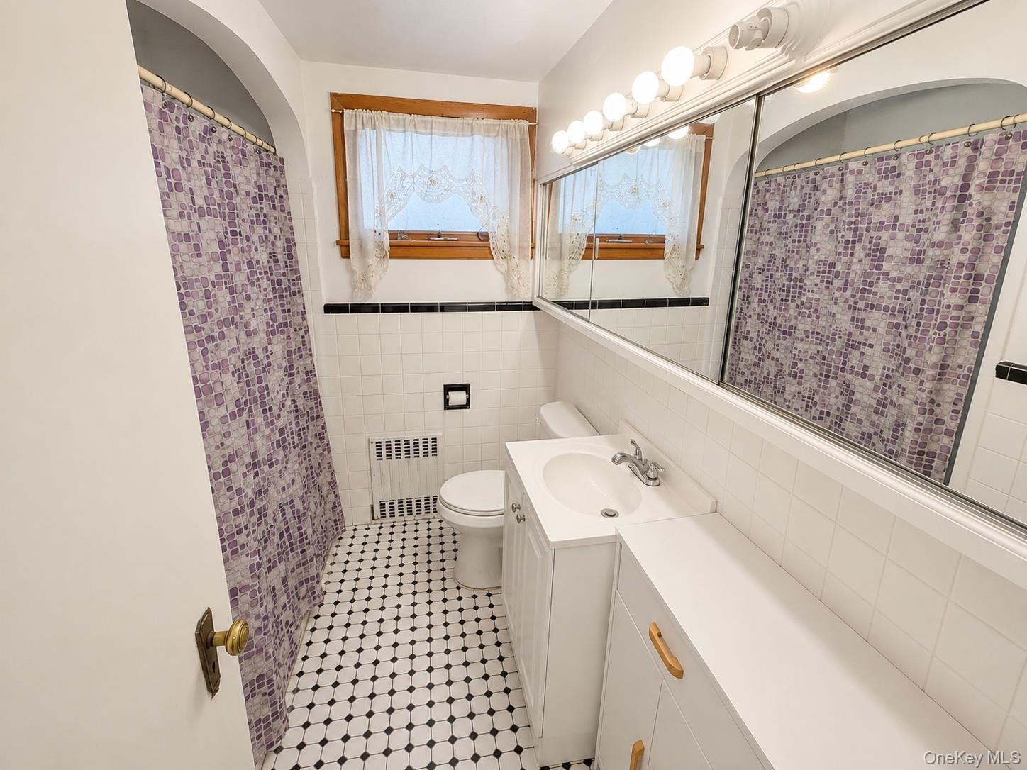 325 W Valley Stream Boulevard Property Photo 11