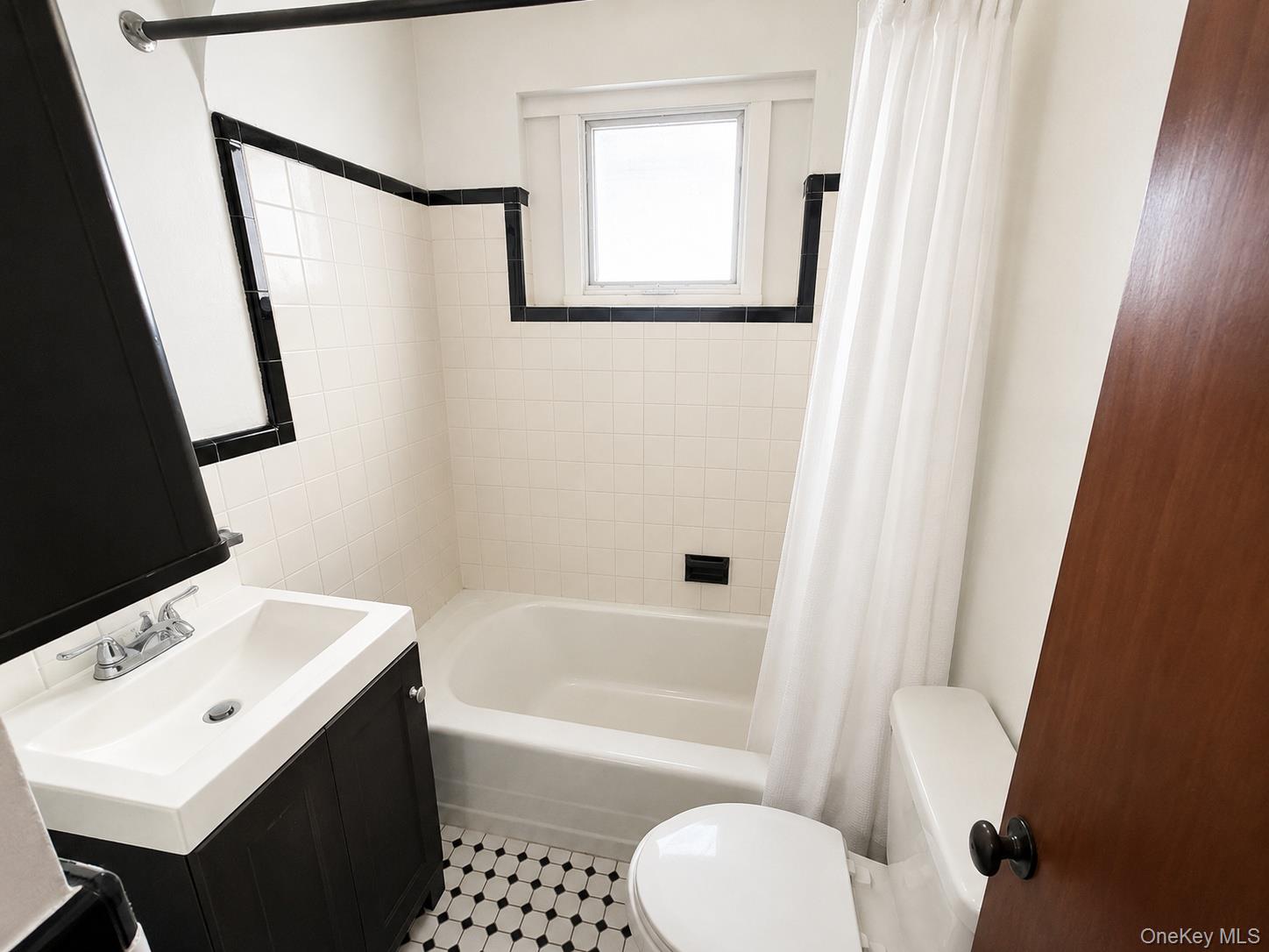 325 W Valley Stream Boulevard Property Photo 22