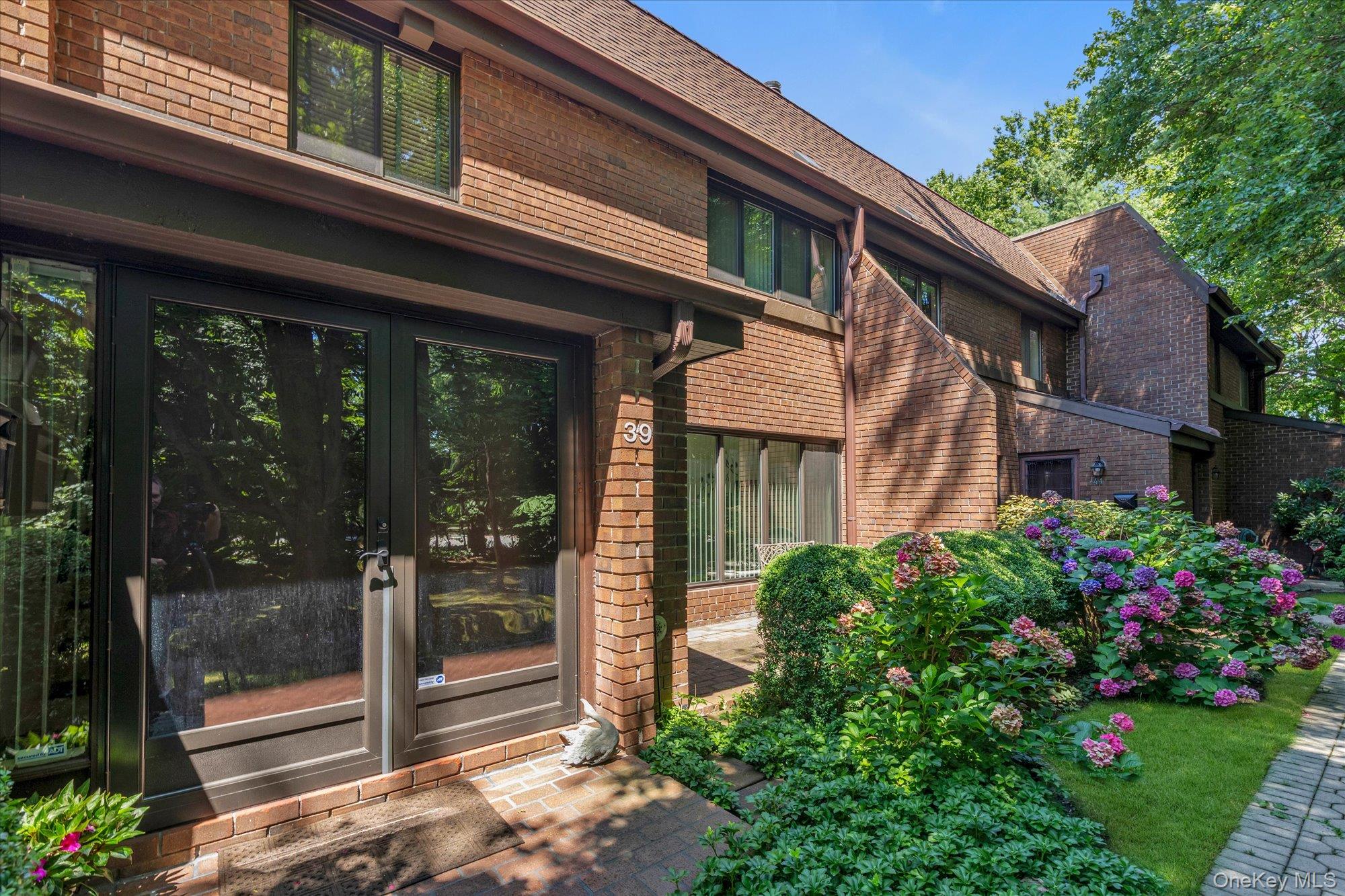 39 Spring Hollow Property Photo 1