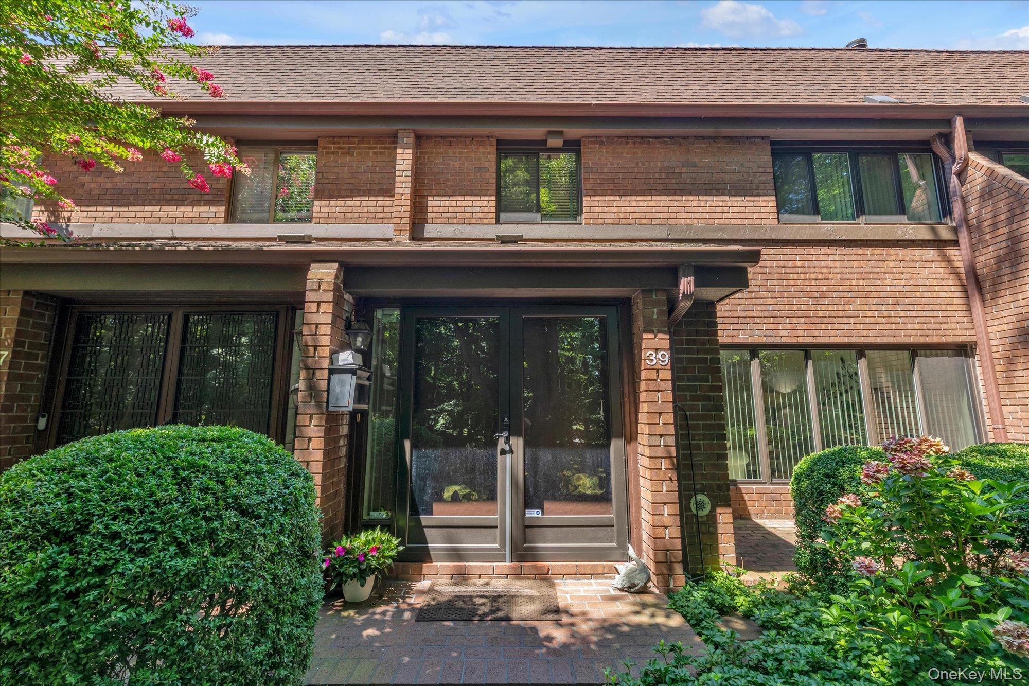 39 Spring Hollow Property Photo 2