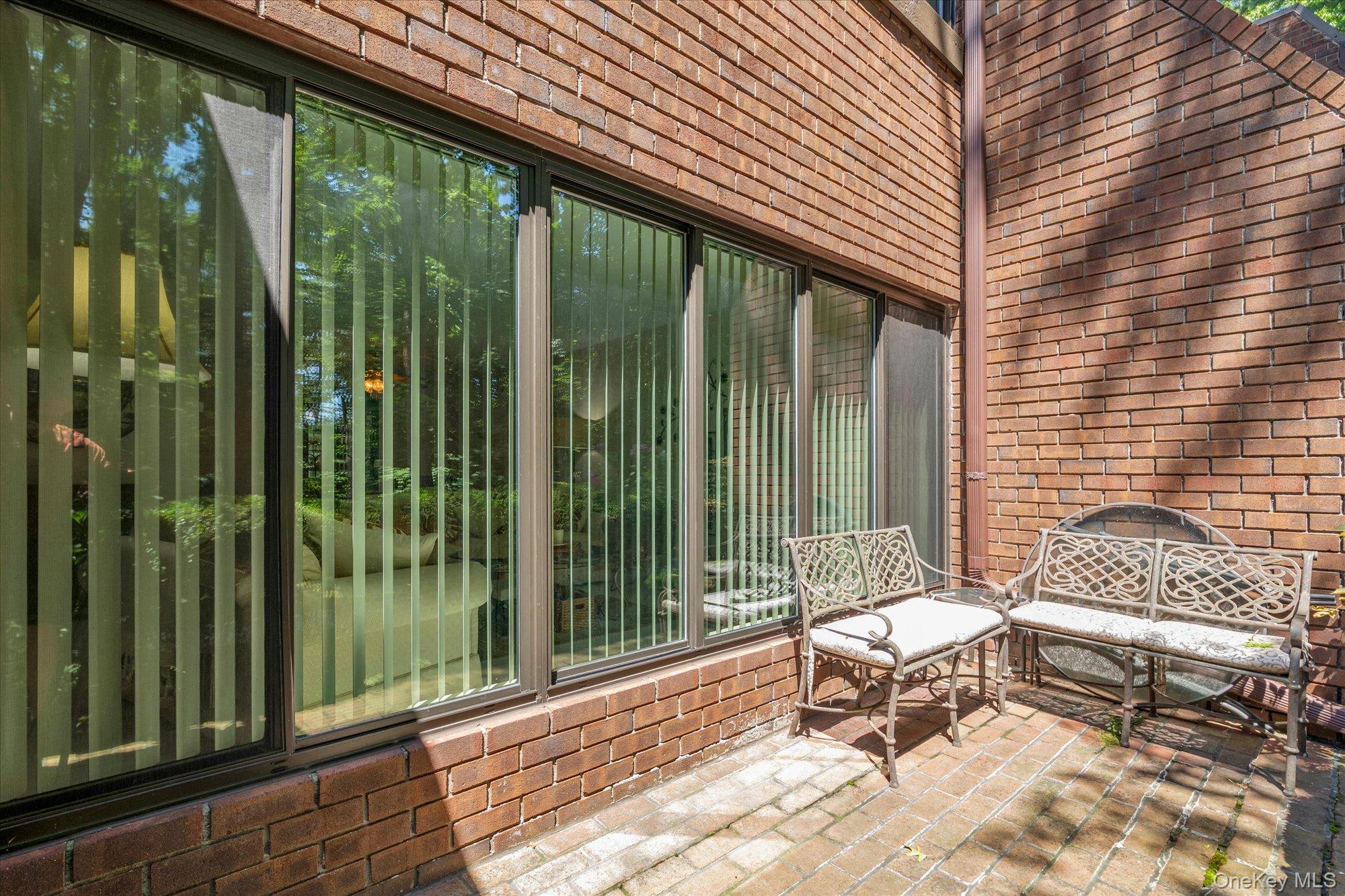 39 Spring Hollow Property Photo 3
